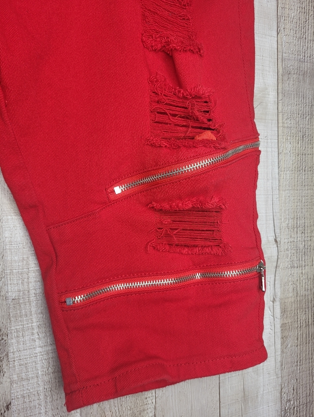 Copper Rivet Men's Distressed Red Zipper Detail Shorts. Size 36. - Picture 4 of 11
